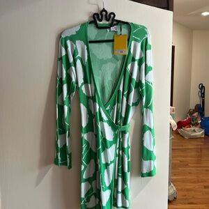 Diane von furstenberg wrap dress /sweater size large